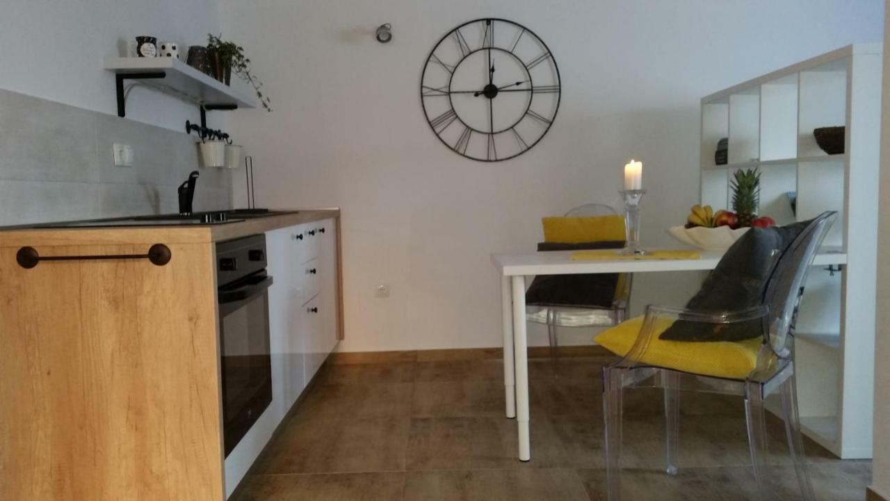 Studio Apartman Providence シベニク エクステリア 写真